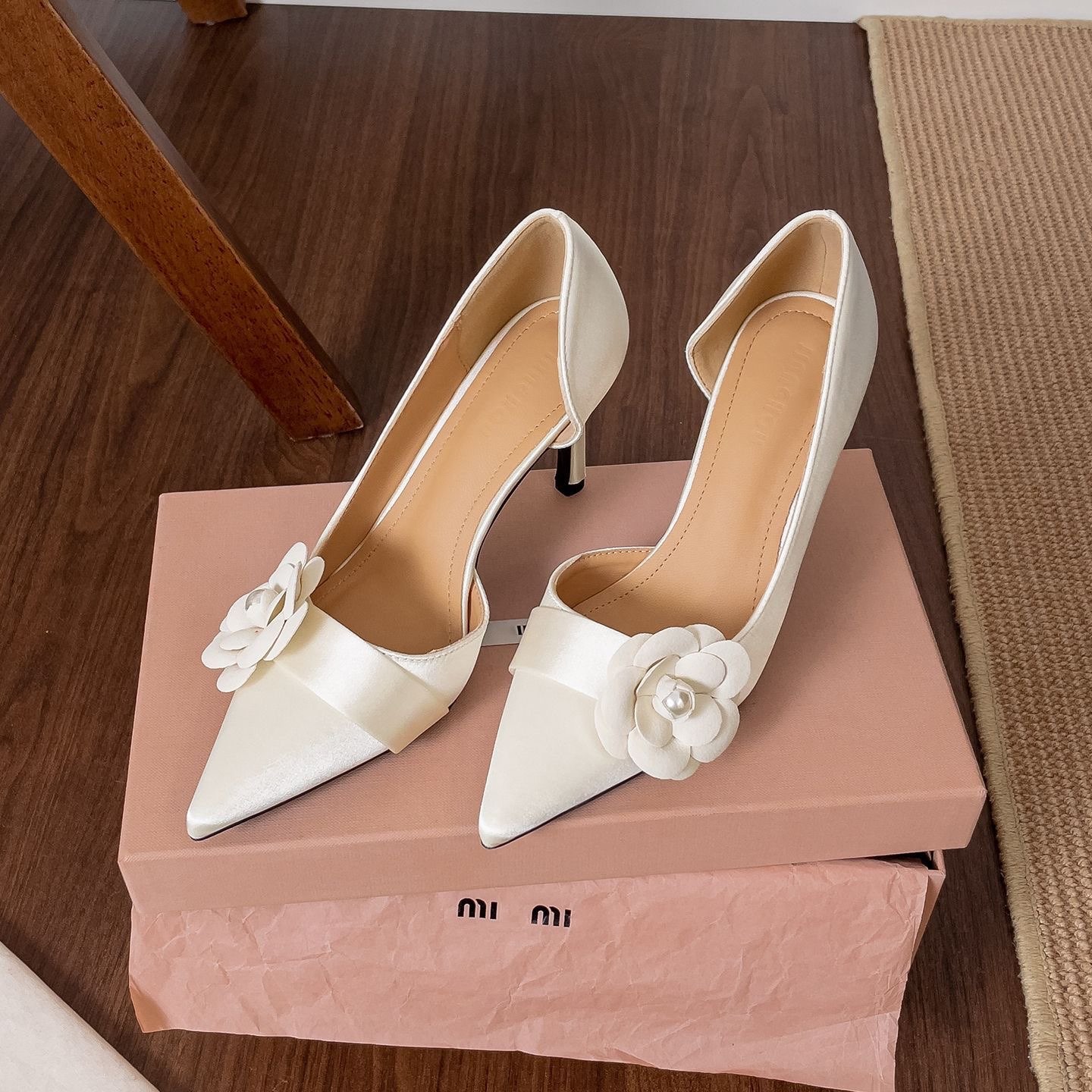 Women Formal Wear On Sale - Атласные туфли-лодочки на шпильке с острым